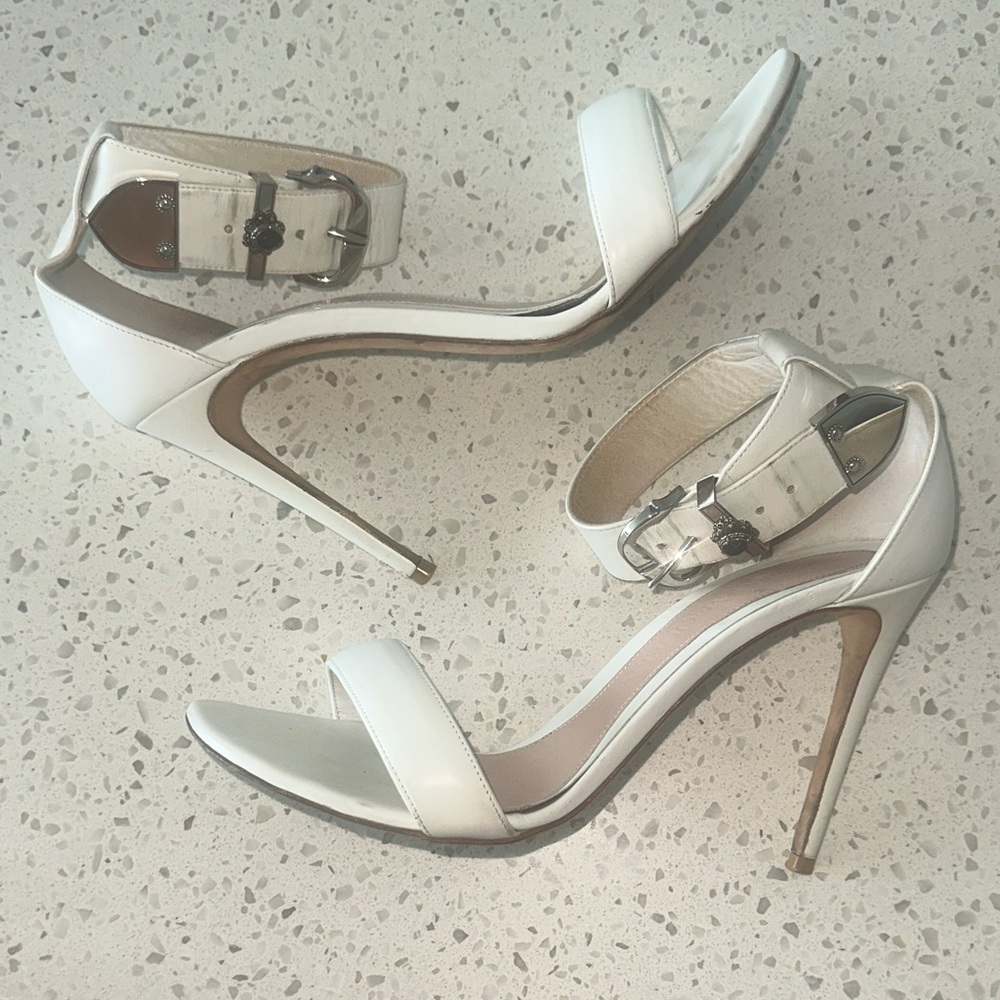Alexander McQueen White Leather Heels silver buckle 38.5 with dustbag - Picture 4 of 16